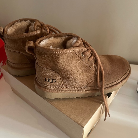 Girls lightly worn shoes. - Picture 3 of 8